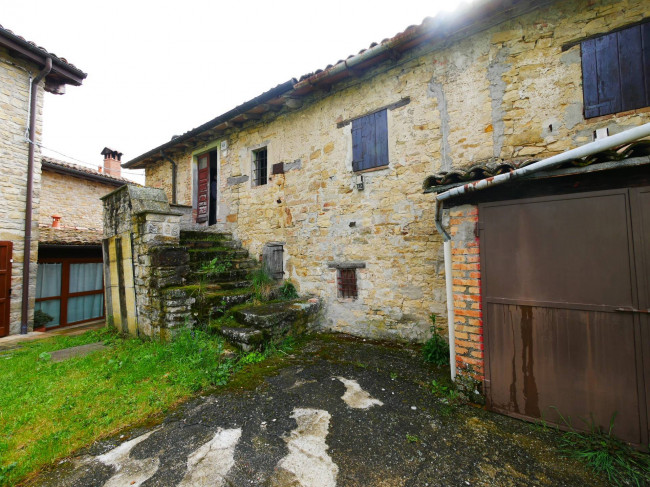 Porzione di casa indipendente a Serramazzoni