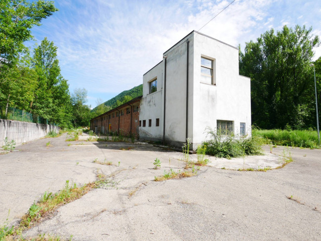 Capannone a Polinago