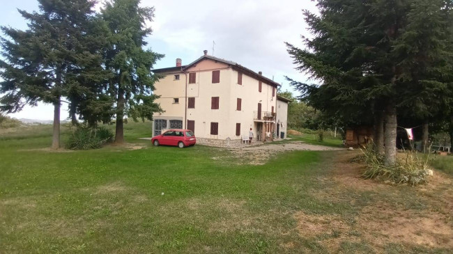 Casa con terreno agricolo a Serramazzoni