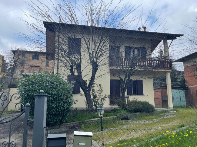 Villa Bifamiliare a Serramazzoni