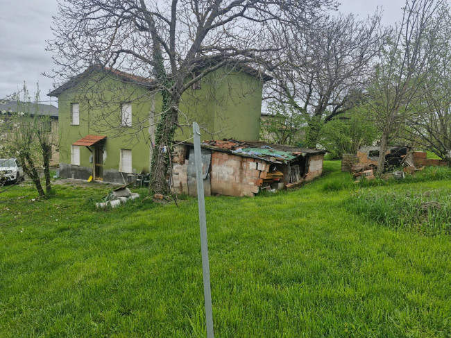 rustico e terreno edificabile a Serramazzoni