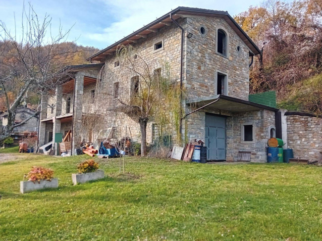 Casa con terreno agricolo a Sestola