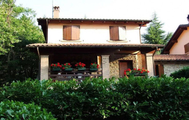 Villa a Serramazzoni