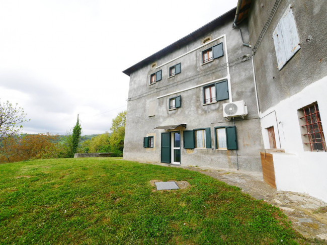Casa con terreno agricolo a Polinago