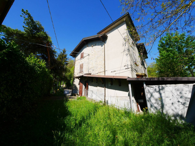 Porzione di casa indipendente a Serramazzoni