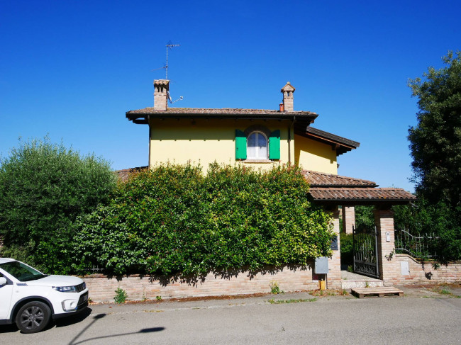 Villa a Serramazzoni