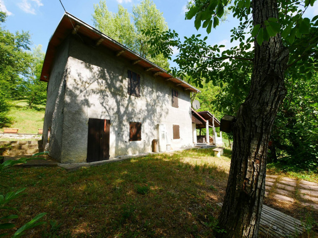 Rustico con terreno a Serramazzoni
