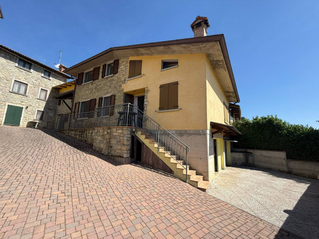 Porzione di casa indipendente a Serramazzoni