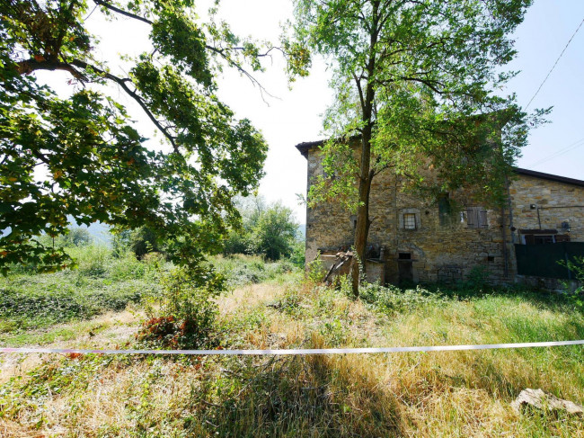 Rustico con terreno a Serramazzoni