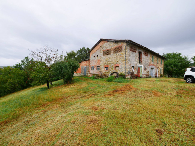 Podere con terreno a Serramazzoni