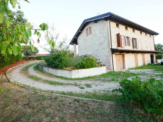 Villetta a schiera a Serramazzoni