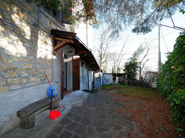 Porzione di casa indipendente a Serramazzoni