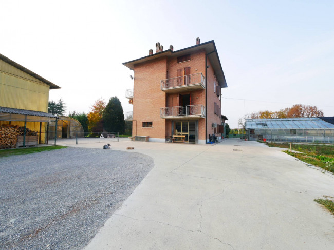 Villa Trifamiliare a Vignola