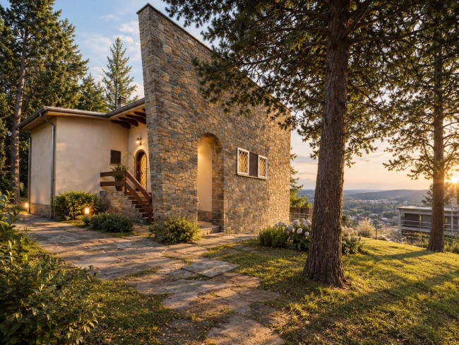 Villa con terreno edificabile a Serramazzoni