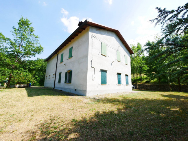 Casa con terreno agricolo a Serramazzoni